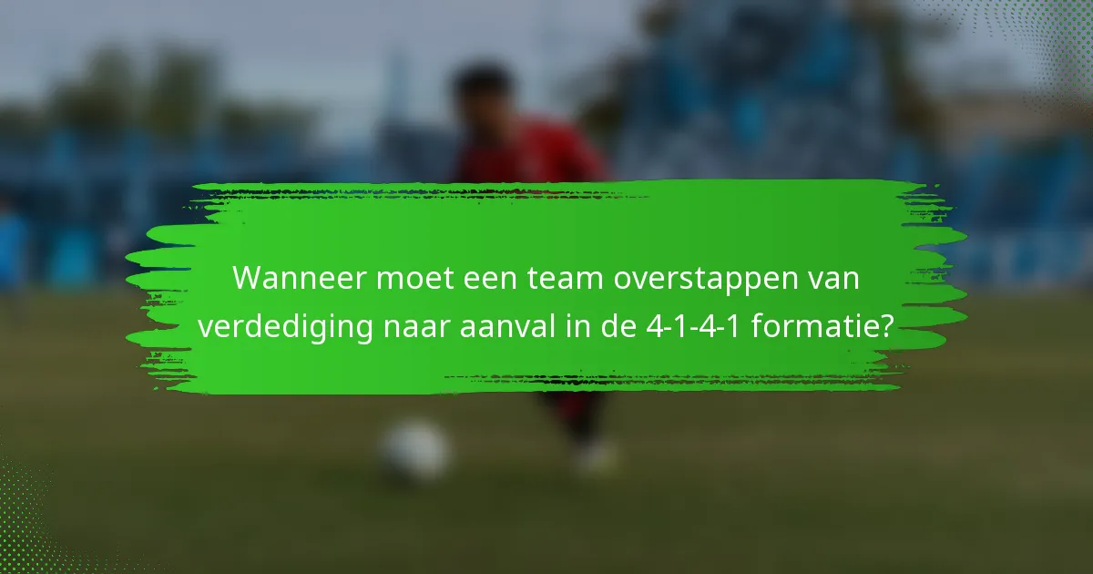 Wanneer moet een team overstappen van verdediging naar aanval in de 4-1-4-1 formatie?